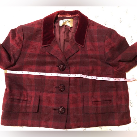 Vintage Paul Parnes Cropped Plaid Tweed Wool Jacket with Velvet Collar. - Picture 10 of 12